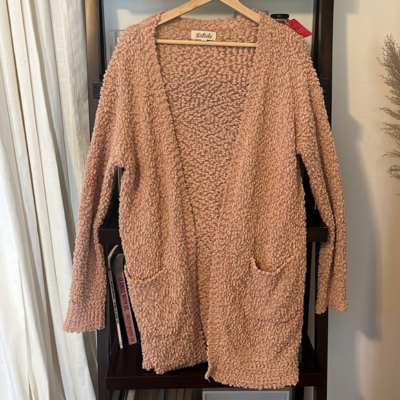 Maybe cardigan - Picture 1 of 4